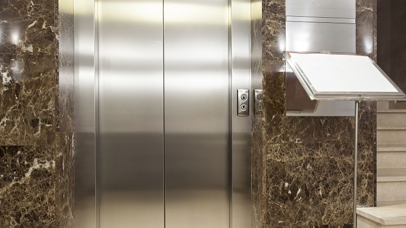 黔西南电梯公司讲解电梯变频器的维护方法