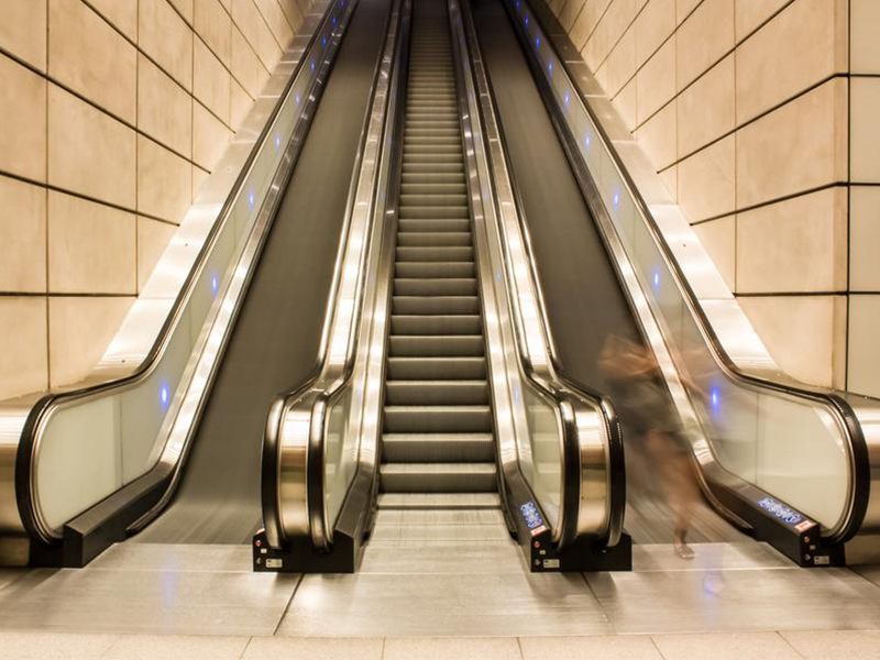 黔西南自动扶梯的使用注意事项